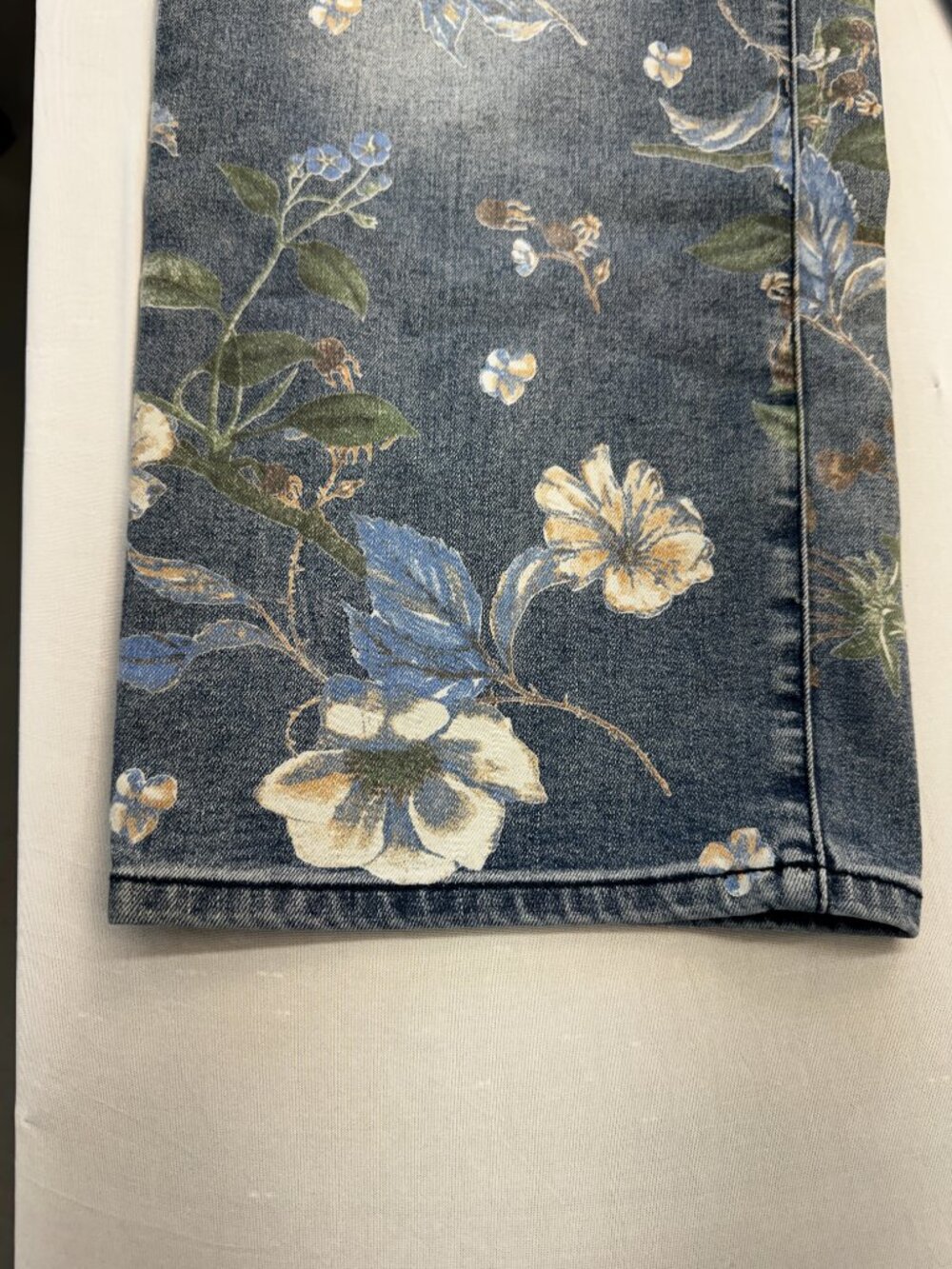 NWT Flamingals Mid Blue Cream Floral Print Jeans Sz XL - Picture 5 of 11